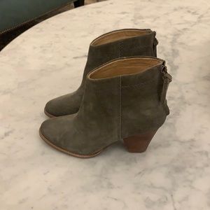 Splendid gray suede ankle bootie